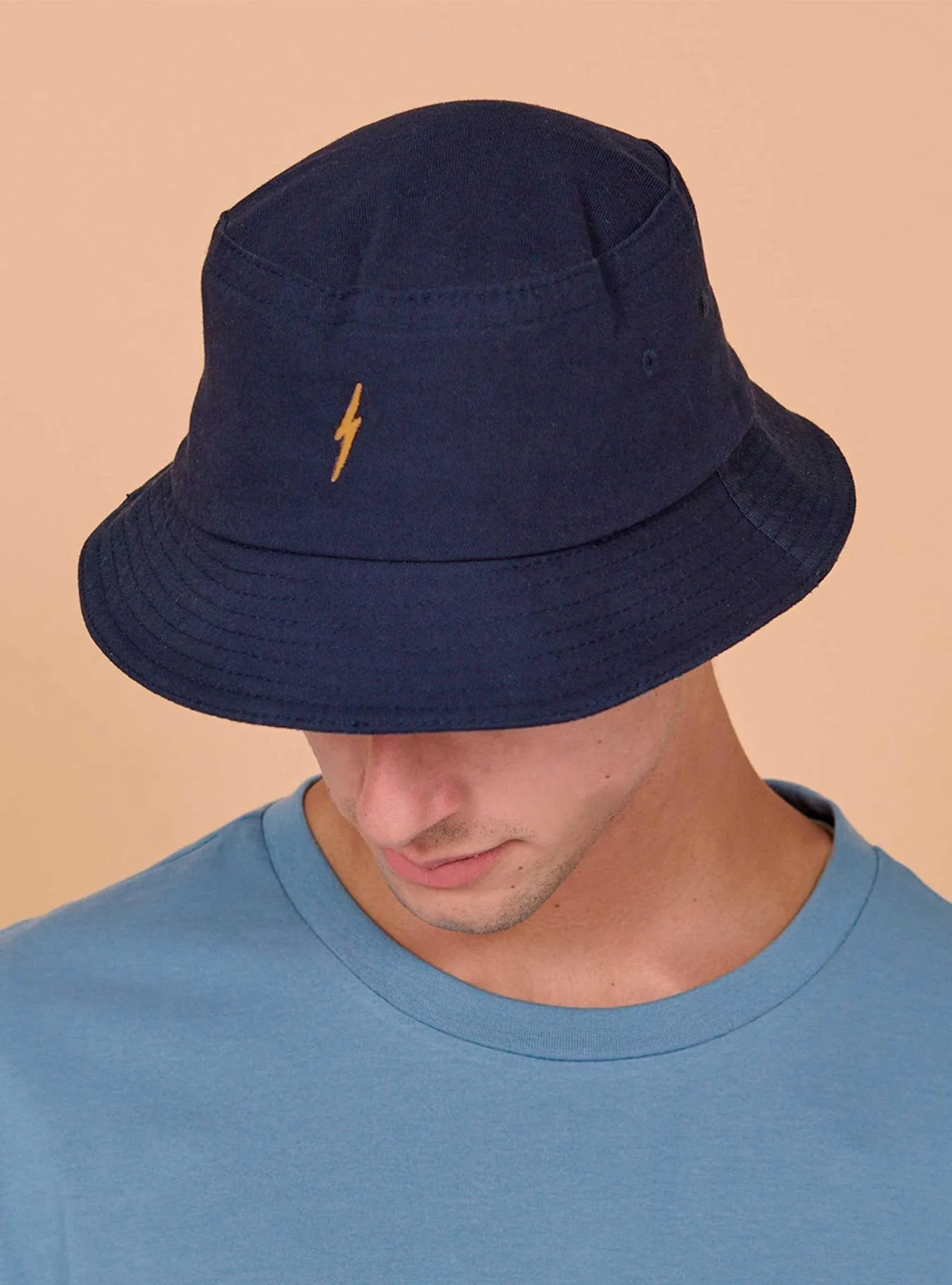 BUCKET HAT