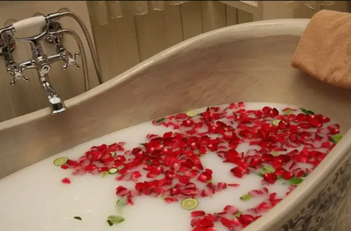 Classic Red Roses Soap Set