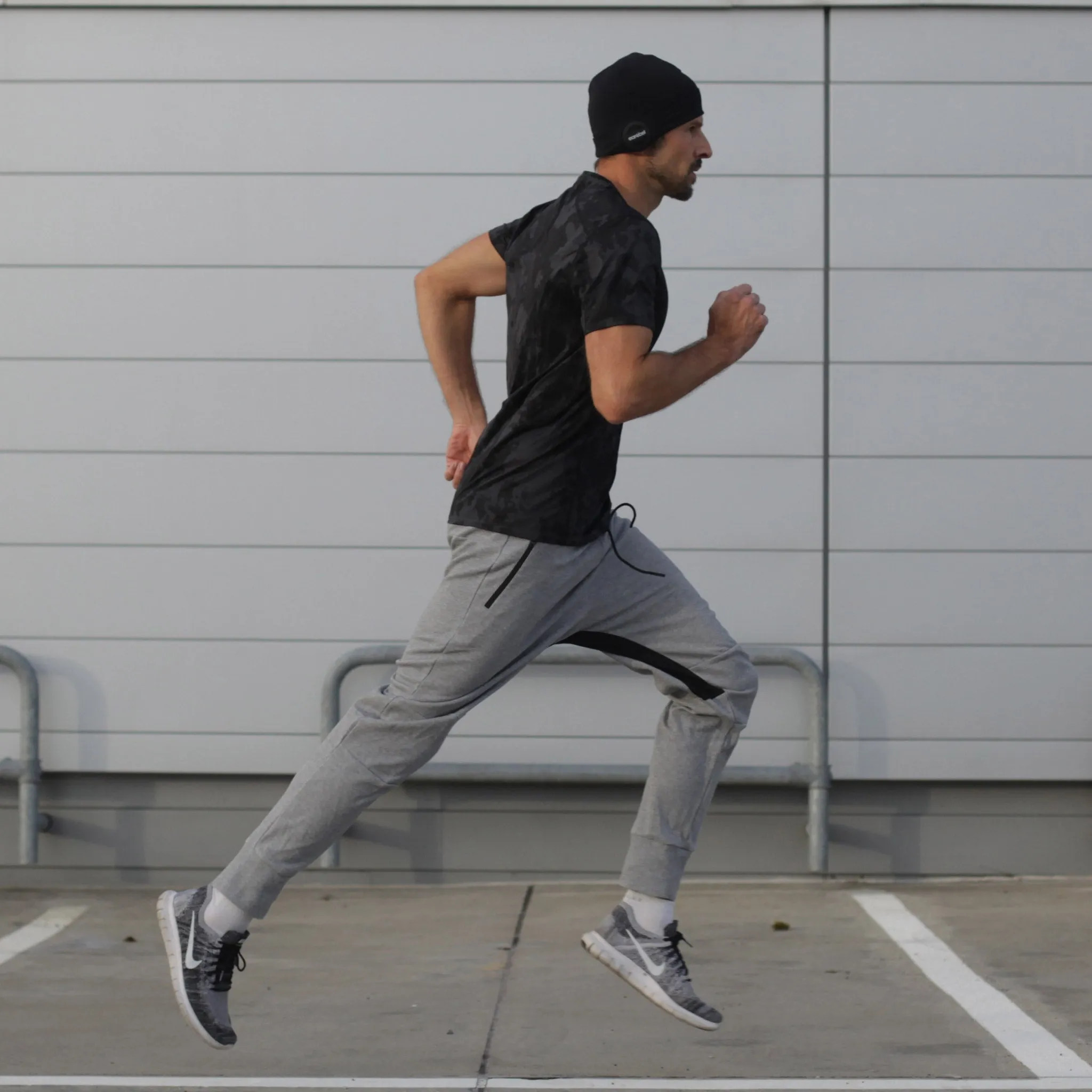 PERFORMANCE LIGHT BEANIE