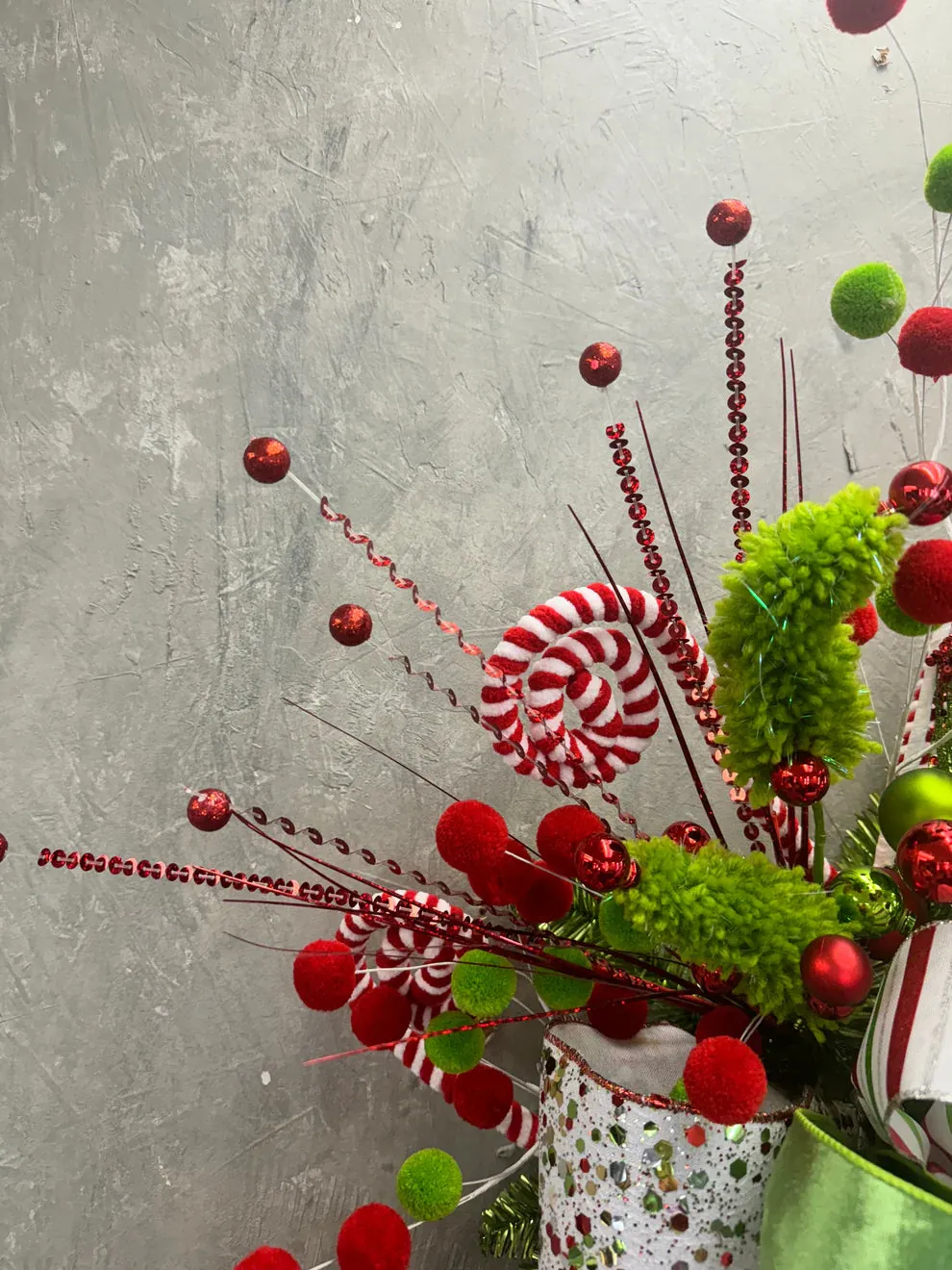 Spray - Yarn Trees Lime Red 28in