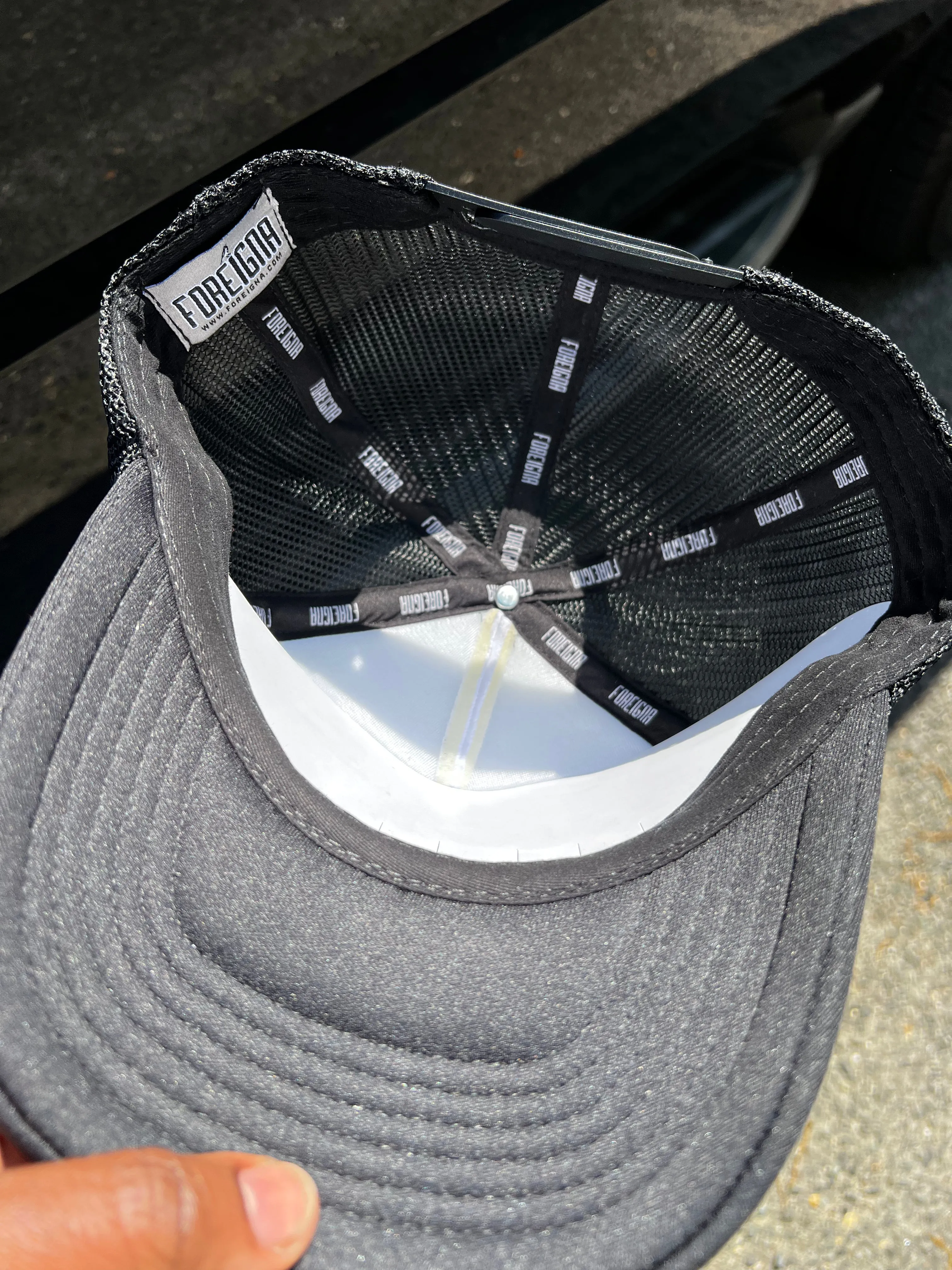 Trucker Embroidery Hats - Black/White