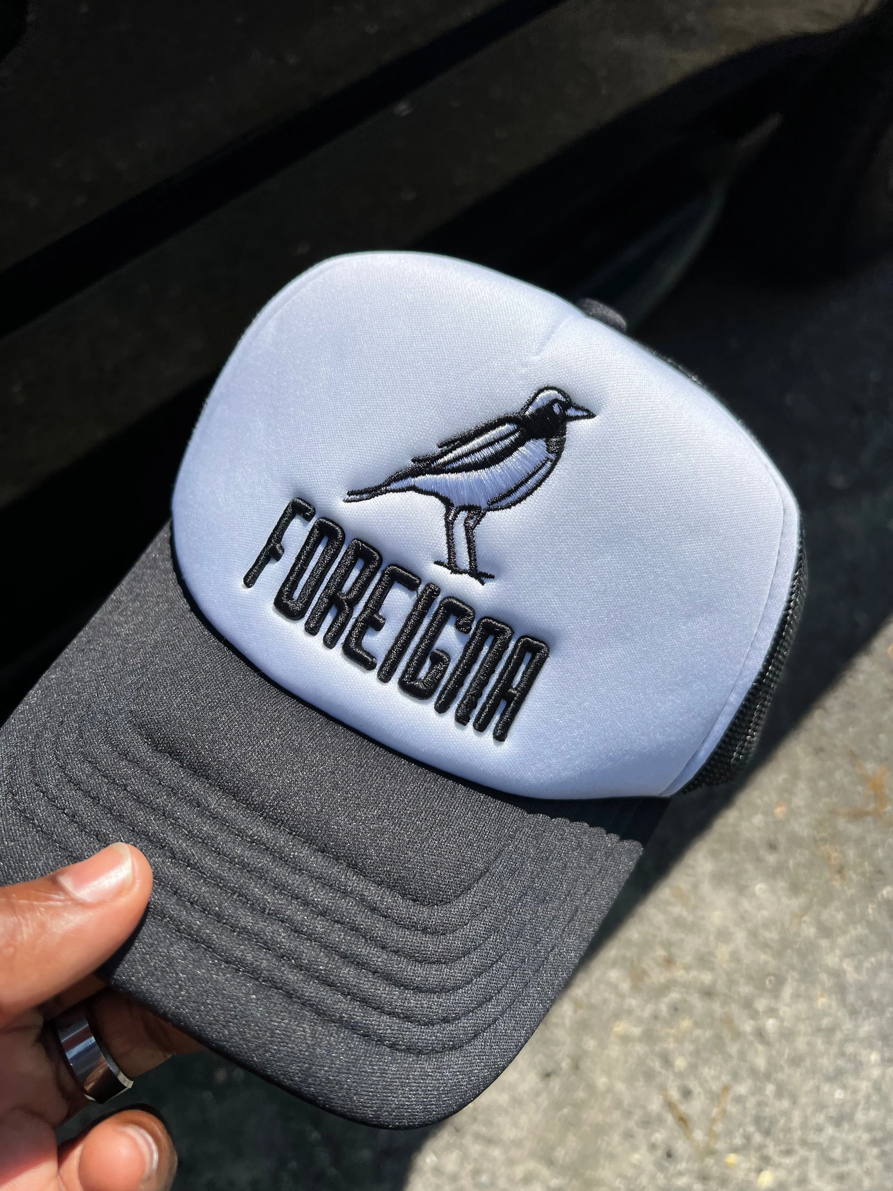 Trucker Embroidery Hats - Black/White