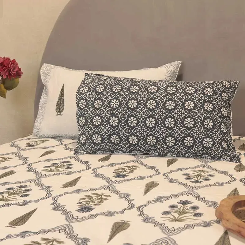 Zeen Grey Cotton King Size Bedding With Pillow Covers Set