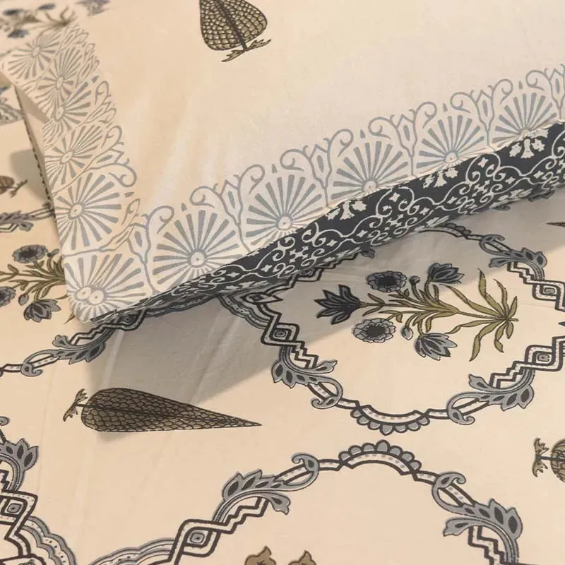 Zeen Grey Cotton King Size Bedding With Pillow Covers Set